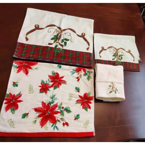 Lot Of 4 Christmas Lenox Finger Tip Towels  Holiday Bath Festive Red Green - Picture 1 of 10